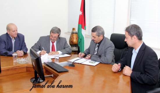البلقاء التطبيقية توقع اتفاقية لإنشاء محطة معالجة المياه العادمة البلقاء التطبيقية توقع اتفاقية لإنشاء محطة معالجة المياه العادمة